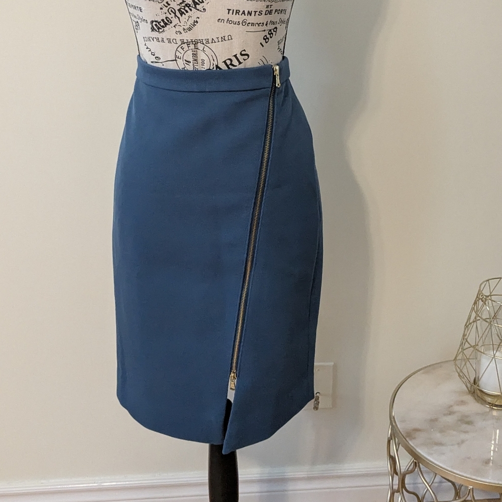 Elegant Blue Zippered Skirt